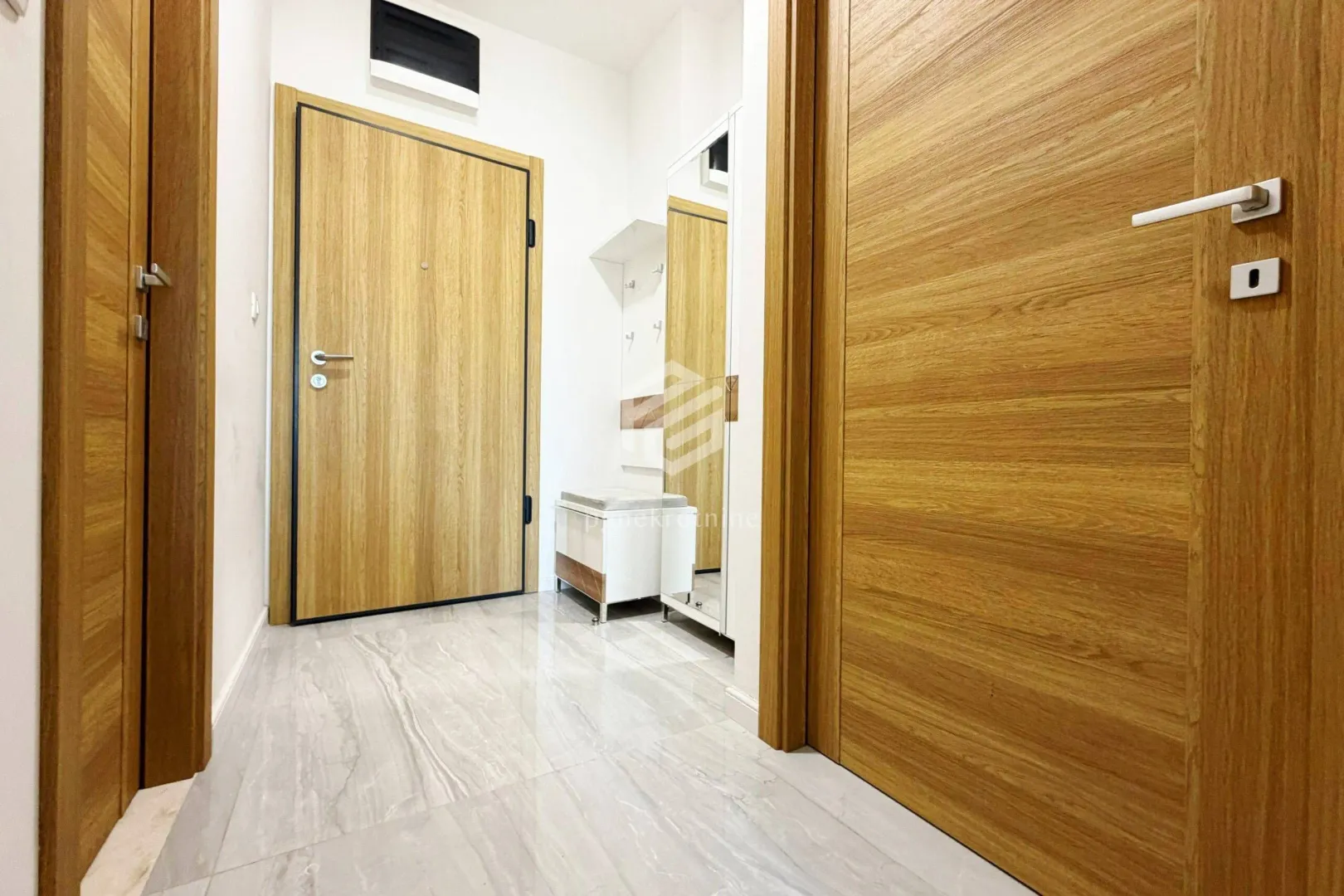Izdavanje, jednosoban stan, 44m², City Kvart, Podgorica