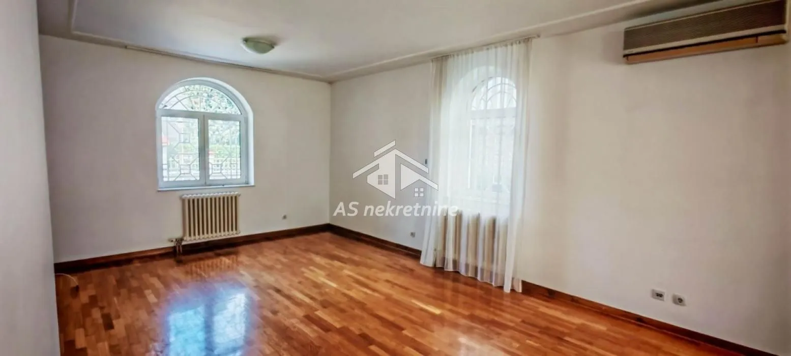 Rent, four bedroom apartment, 150m², Savski Venac, Beograd