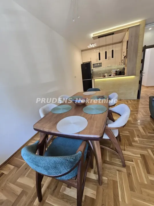 Prodaja, trosoban stan, 83m², Centar, Pančevo