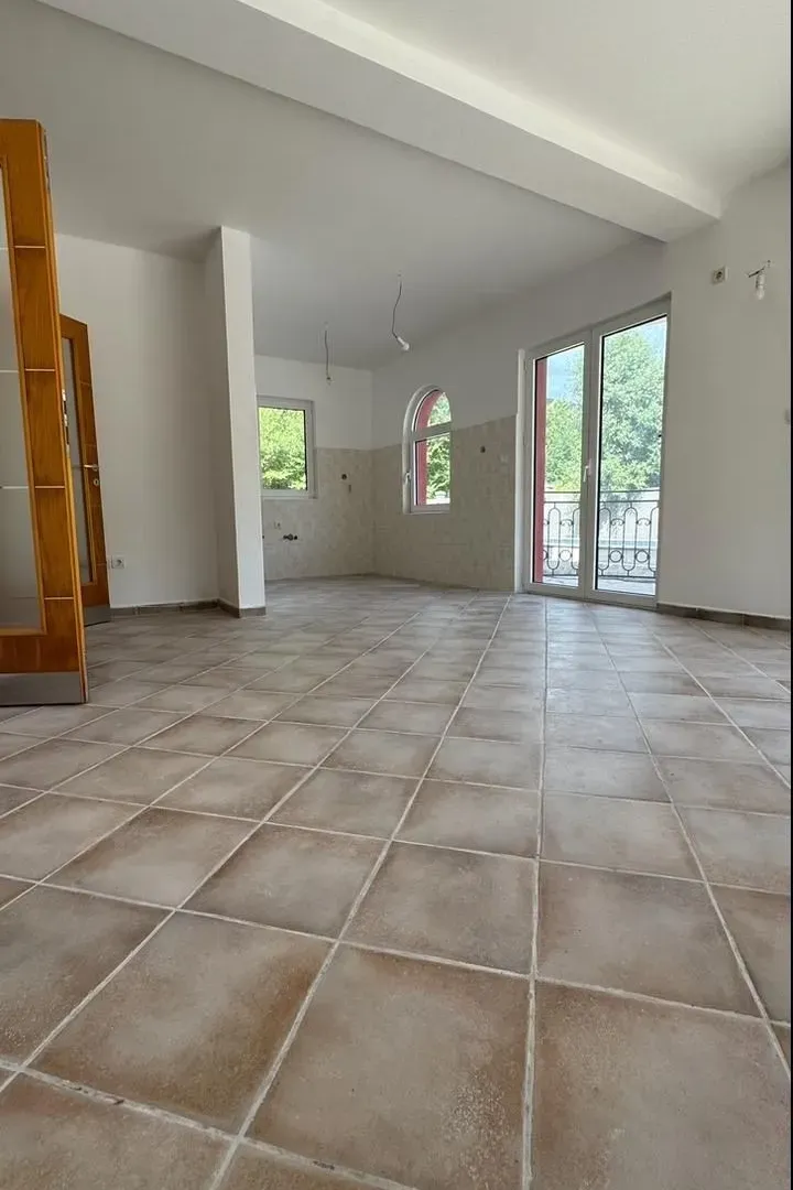 Prodaja, dvosoban stan, 79m², Lastva Grbaljska, Kotor