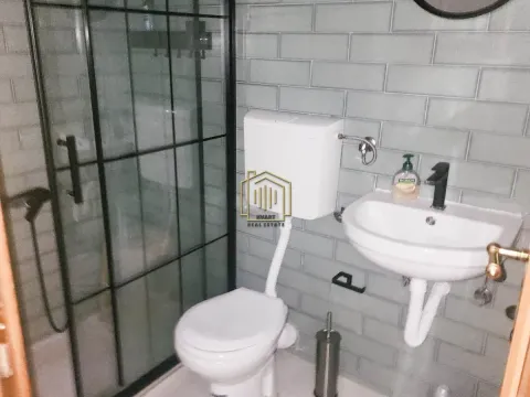 Izdavanje, četvorosoban stan, 220m², Gorica C, Podgorica - image 6