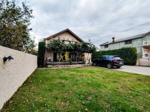 Prodaja, kuća, 180m², Donja Gorica, Podgorica - image 1