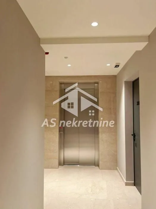 Izdavanje, trosoban stan, 56m², Savski Venac, Beograd