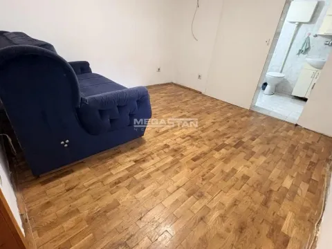 Prodaja, stan, 17m², Slavujev Venac, Zvezdara Sve Podlokacije - image 1
