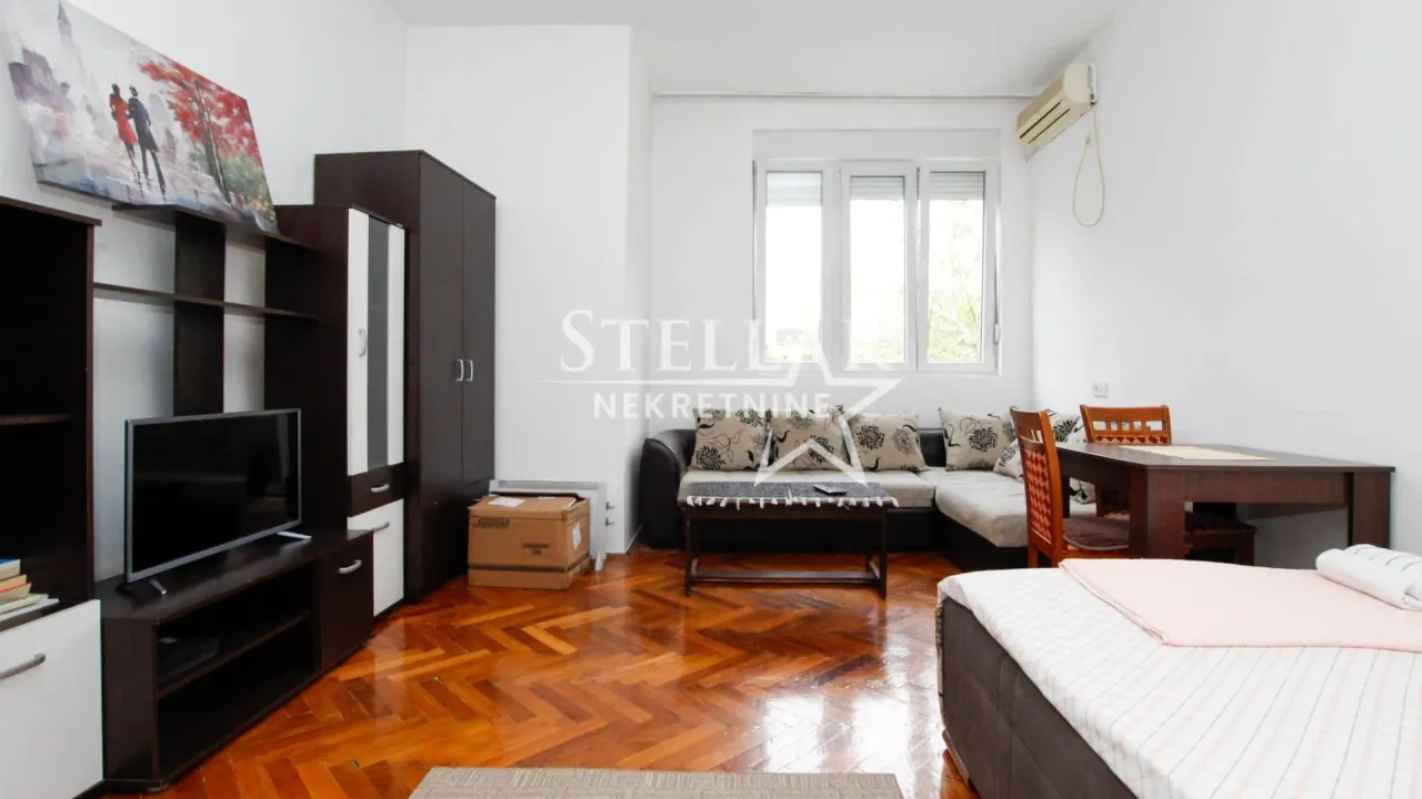 Izdavanje, garsonjera, 27m², Centar, Podgorica