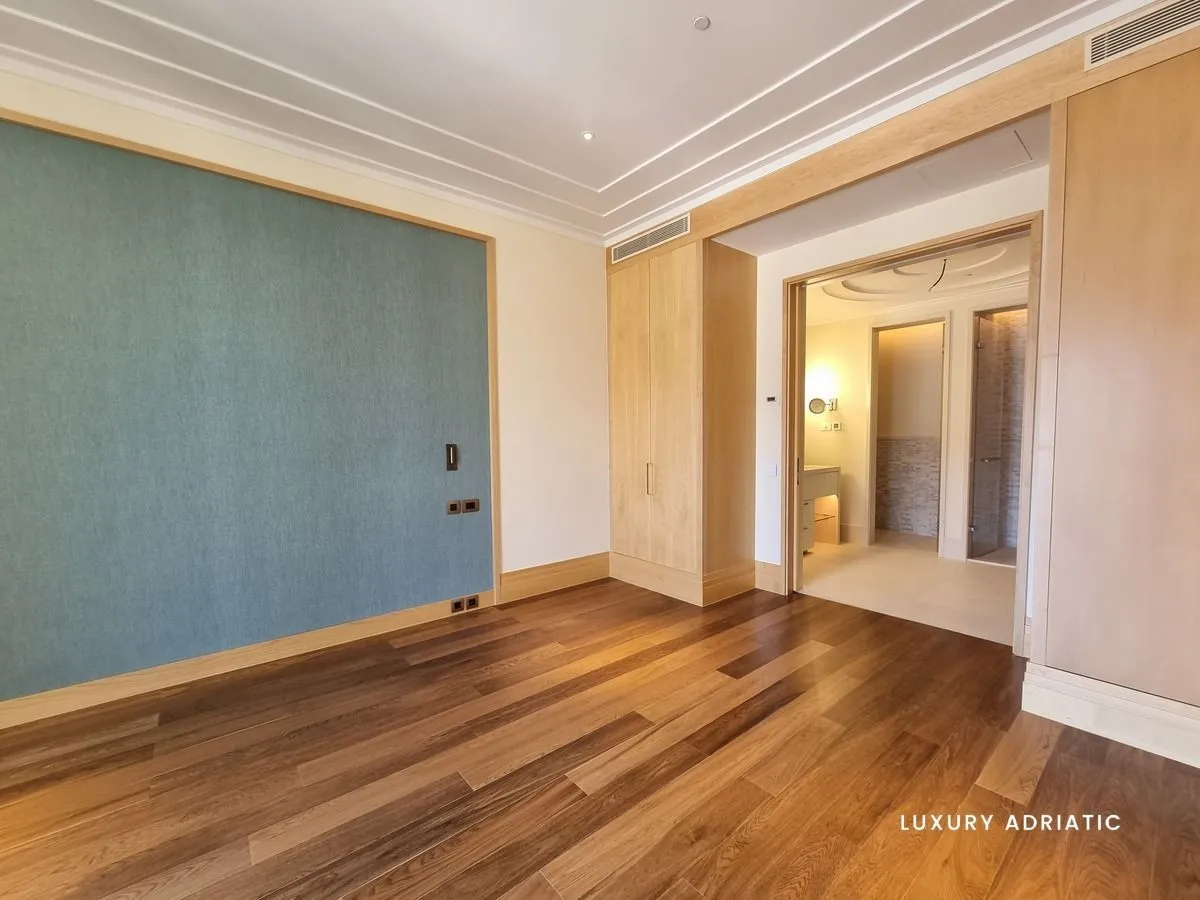 Sale, two bedroom apartment, 187m², Tivat, Crna Gora