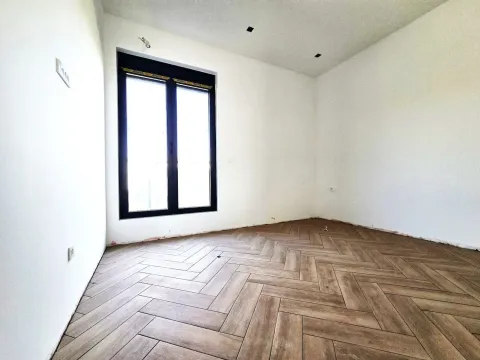 Rent, house, 434m², Farmaci, Podgorica - image 9