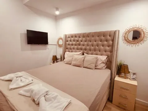 Rent, one bedroom apartment, 75m², Kalimanj, Tivat - image 6