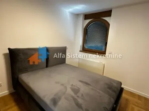 Izdavanje, trosoban stan, 80m², Stari Grad, Beograd - image 13
