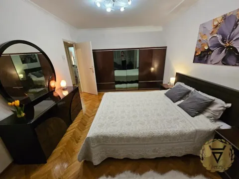 Izdavanje, trosoban stan, 85m², Slavija, Vračar Sve Podlokacije - image 8