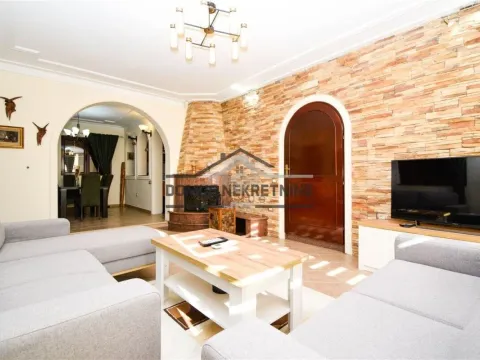 Rent, house, 200m², Donja Gorica, Podgorica - image 11