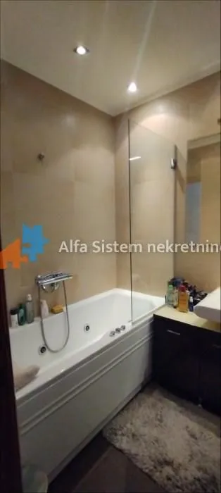 Izdavanje, trosoban stan, 95m², Savski Venac, Beograd