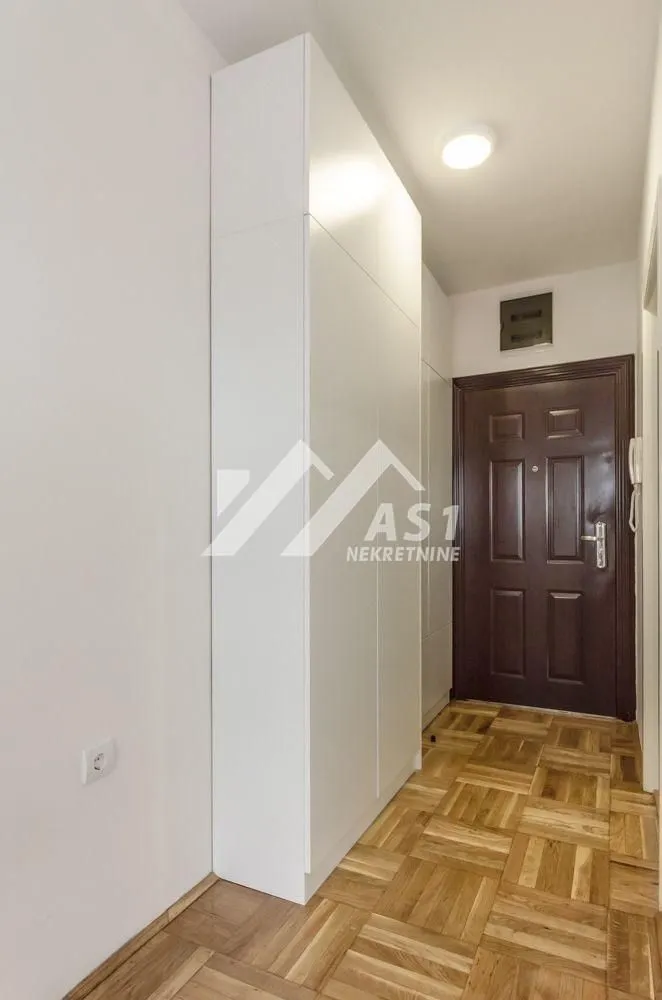 Izdavanje, stan, 26m², Bulevar Oslobodjenja, Novi Sad Sve Podlokacije