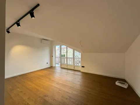 Prodaja, dvosoban stan, 64m², Centar, Tivat