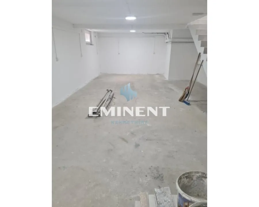 Izdavanje, kuća, 221m², Stari Grad, Beograd