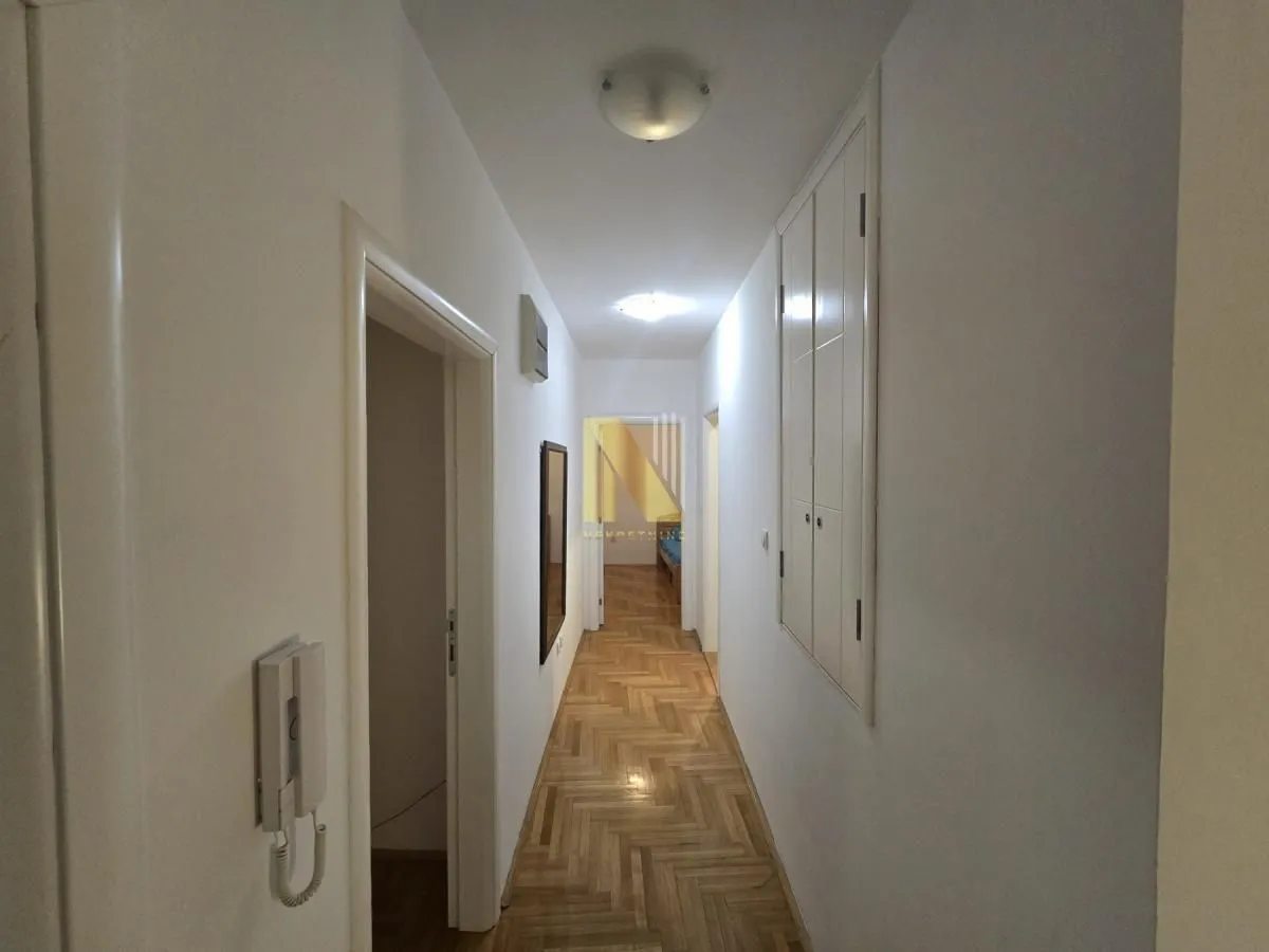 Prodaja, trosoban stan, 80m², Socijalno, Novi Sad Sve Podlokacije