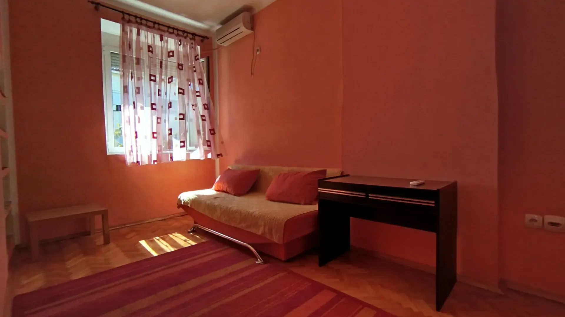 Izdavanje, jednosoban stan, 53m², Centar, Podgorica