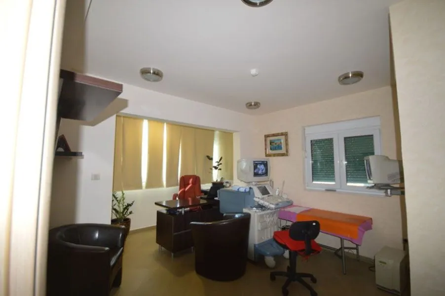 Prodaja, poslovni prostor, 103m², Dobrota, Kotor