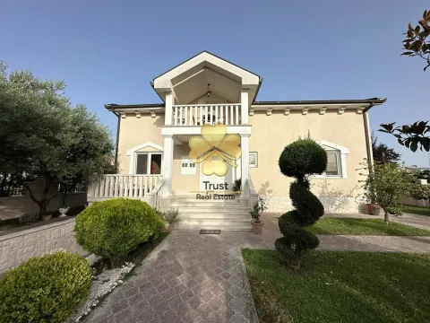 Prodaja, kuća, 356m², Tološi, Podgorica