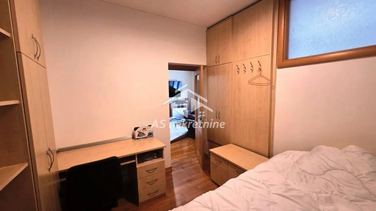 Rent, three bedroom apartment, 65m², Stari Grad, Beograd