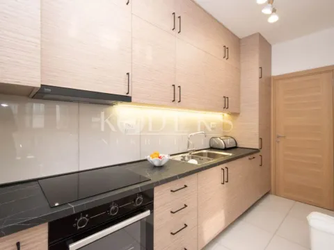 Izdavanje, trosoban stan, 98m², City Kvart, Podgorica - image 14