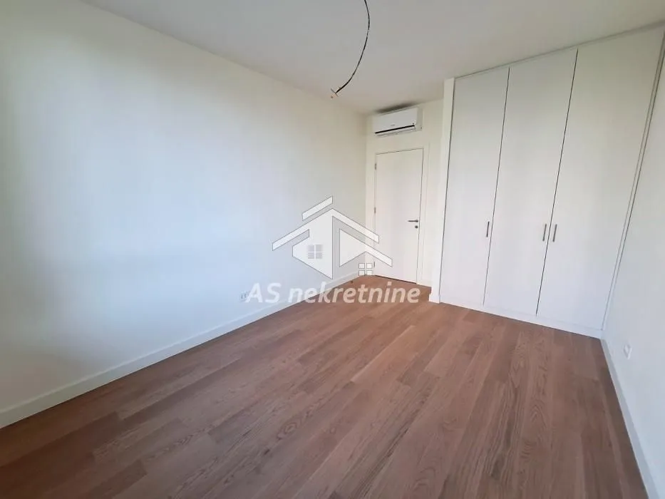 Izdavanje, dvosoban stan, 56m², Savski Venac, Beograd