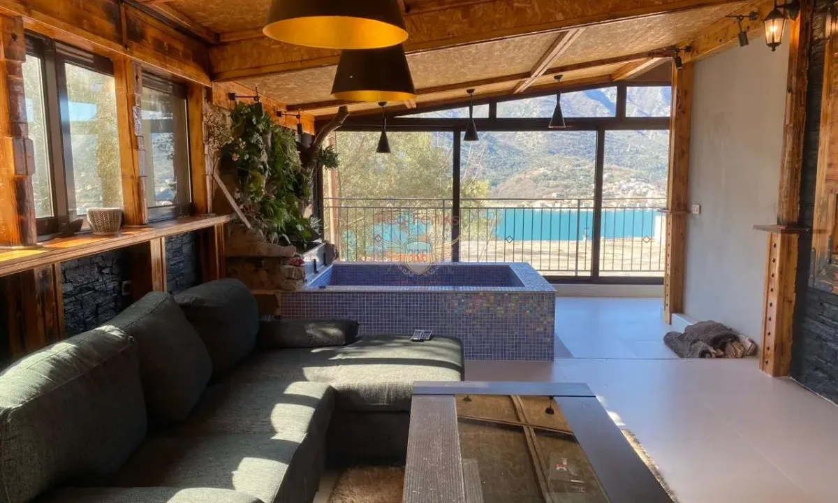 Prodaja, dvosoban stan, 120m², Kotor, Crna Gora