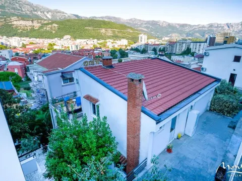 Prodaja, kuća, 215m², Budva, Crna Gora - image 1