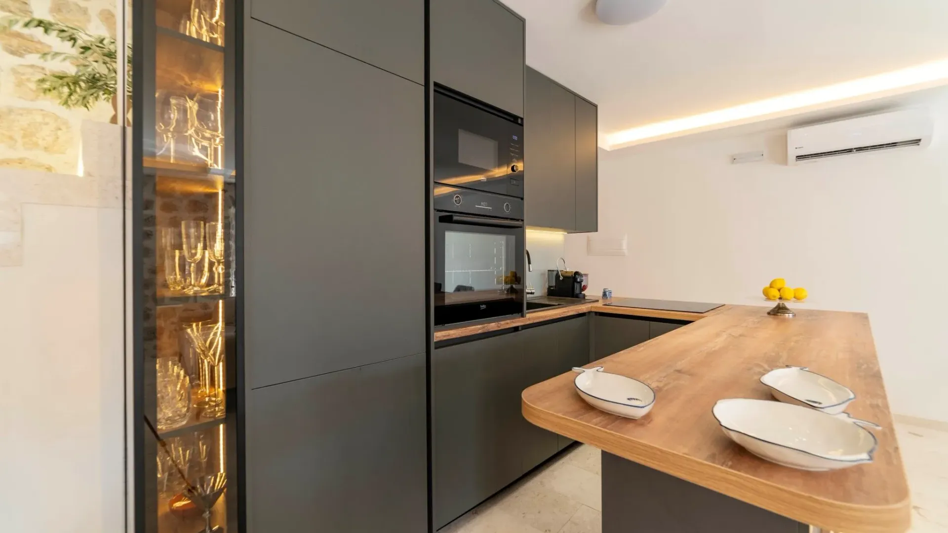 Rent, house, 150m², Orahovac, Kotor