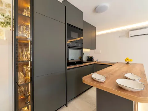 Izdavanje, kuća, 150m², Orahovac, Kotor - image 7