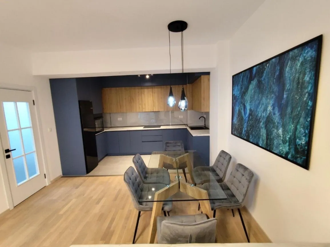 Prodaja, dvosoban stan, 79m², Malo Brdo, Podgorica