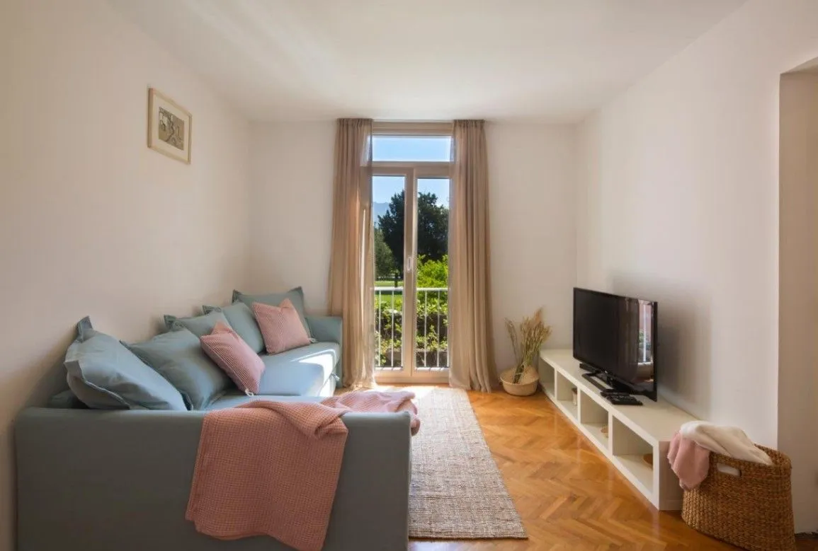 Izdavanje, jednosoban stan, 55m², Centar, Budva