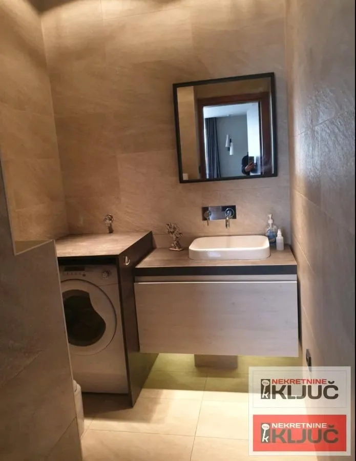 Prodaja, trosoban stan, 134m², Sajmište, Novi Sad