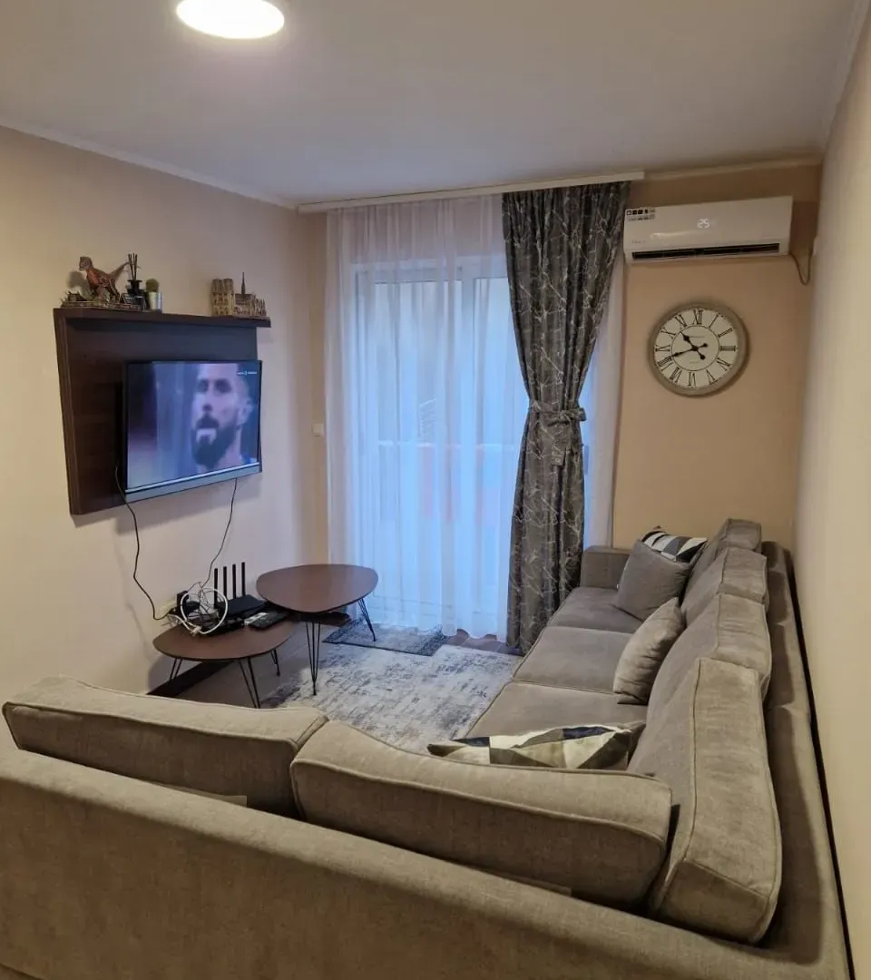 Izdavanje, jednosoban stan, 49m², Bečići, Budva