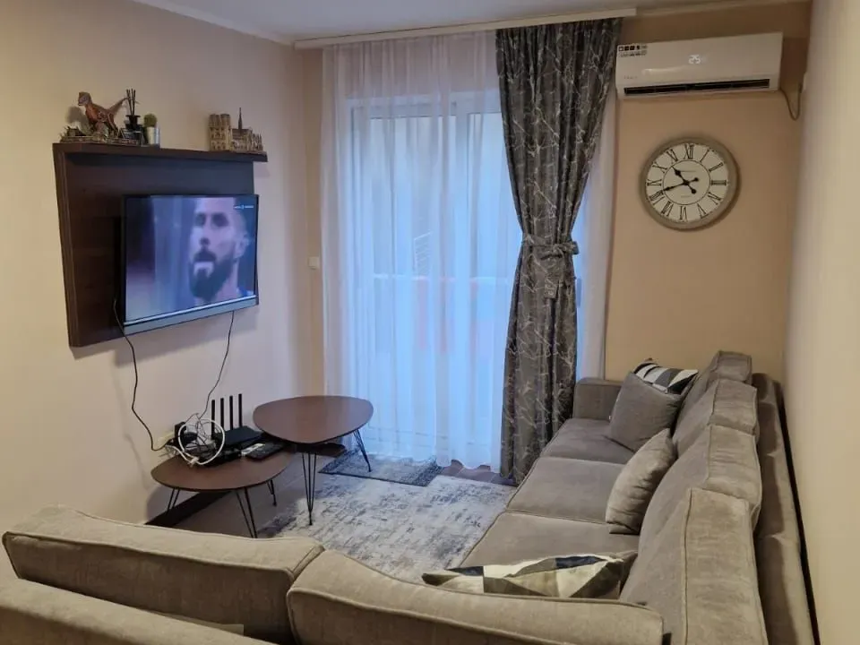 Izdavanje, jednosoban stan, 49m², Bečići, Budva