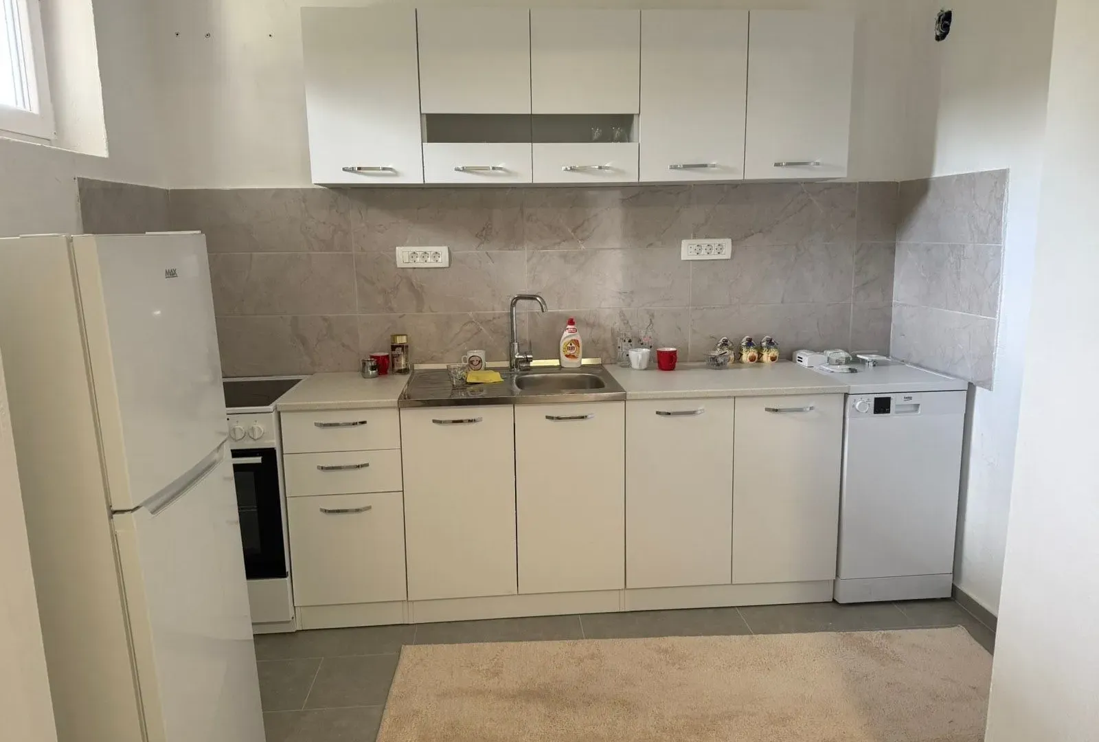 Izdavanje, dvosoban stan, 80m², Bjeliši, Bar