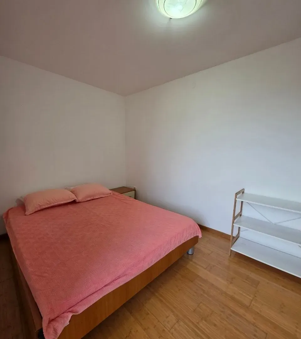 Izdavanje, dvosoban stan, 95m², Gospoština, Budva