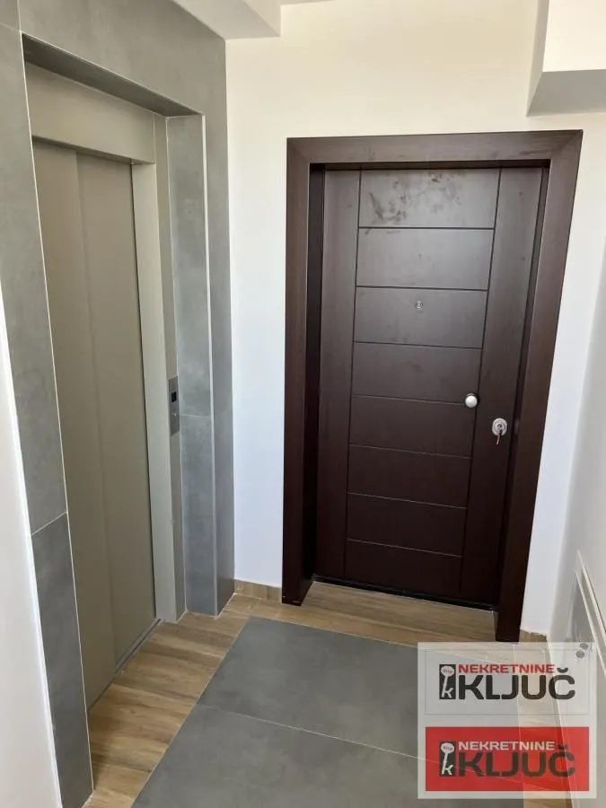 Prodaja, stan, 207m², Telep, Novi Sad Sve Podlokacije