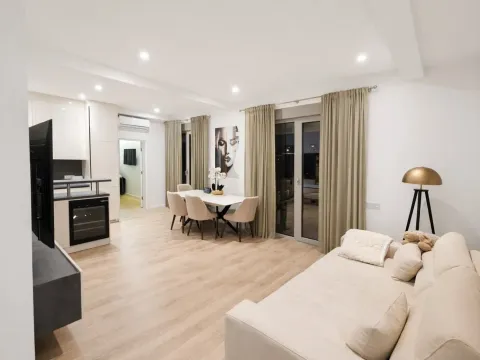 Prodaja, dvosoban stan, 90m², Mrčevac, Tivat - image 1