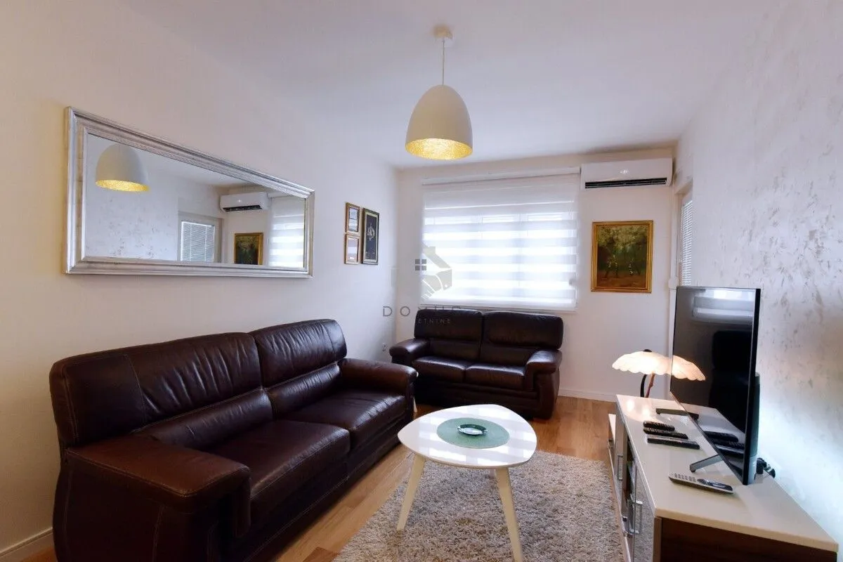 Izdavanje, jednosoban stan, 49m², Central Point, Podgorica