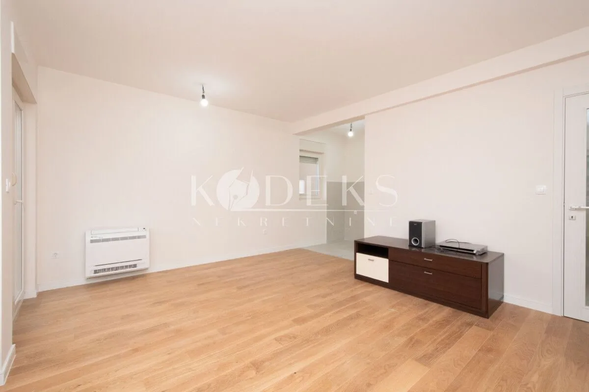 Rent, office space, 71m², Central Point, Podgorica