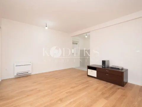 Rent, office space, 71m², Central Point, Podgorica - image 2