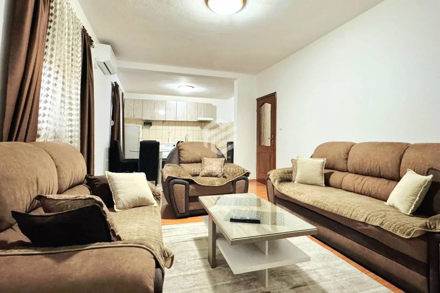 Izdavanje, trosoban stan, 110m², Masline, Podgorica