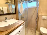 Izdavanje, trosoban stan, 136m², Petrovac, Budva - image 16