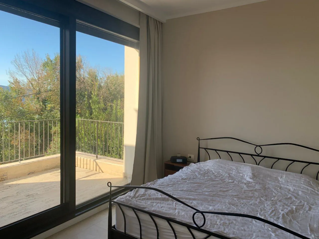 Izdavanje, trosoban stan, 129m², Tivat, Crna Gora