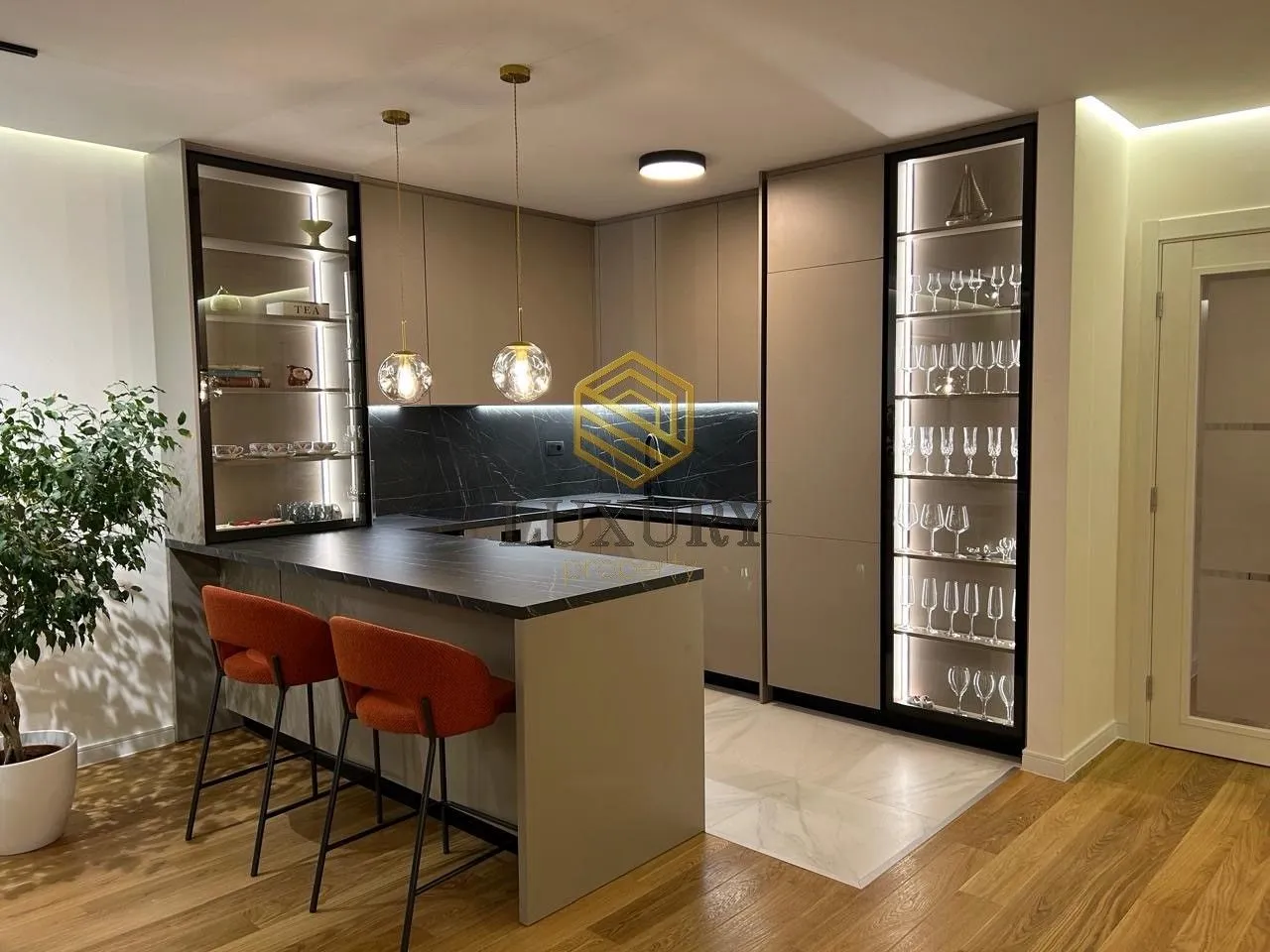 Izdavanje, dvosoban stan, 108m², Central Point, Podgorica