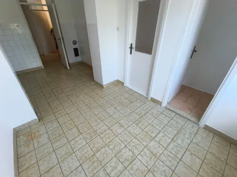 Rent, three bedroom apartment, 95m², Gintaš, Podgorica - image 14