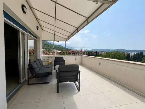 Rent, two bedroom apartment, 100m², Tivat, Crna Gora - image 25