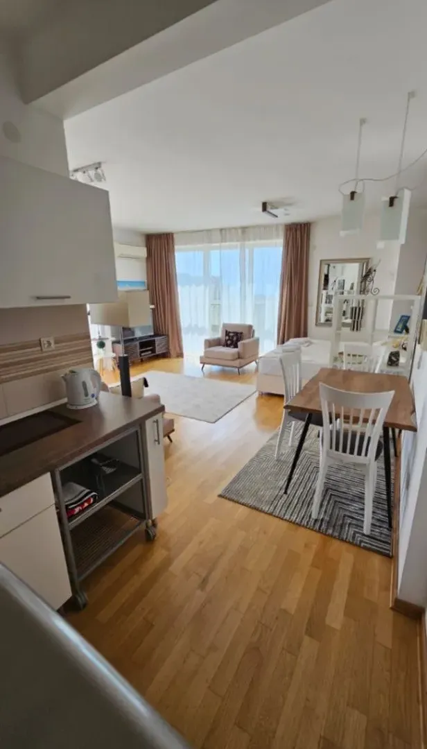 Izdavanje, dvosoban stan, 75m², Gospoština, Budva