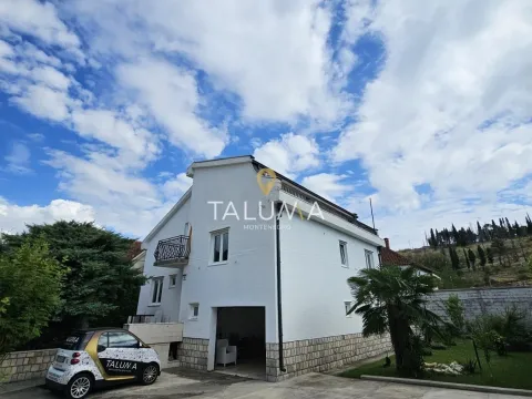 Izdavanje, kuća, 250m², Zagorič, Podgorica - image 1